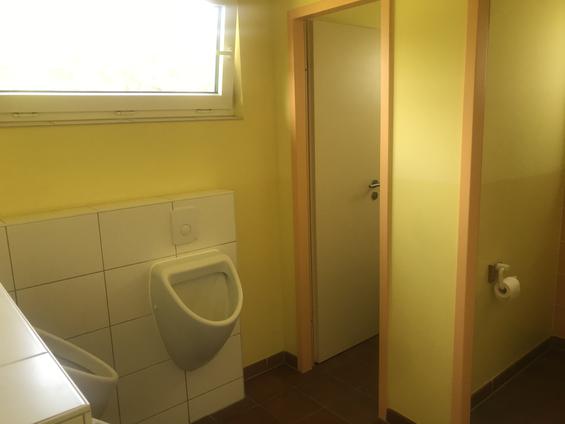 im Sanitärgebäude