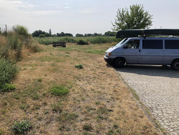 parken an der Einsetzstelle Fährbuhne Lebus