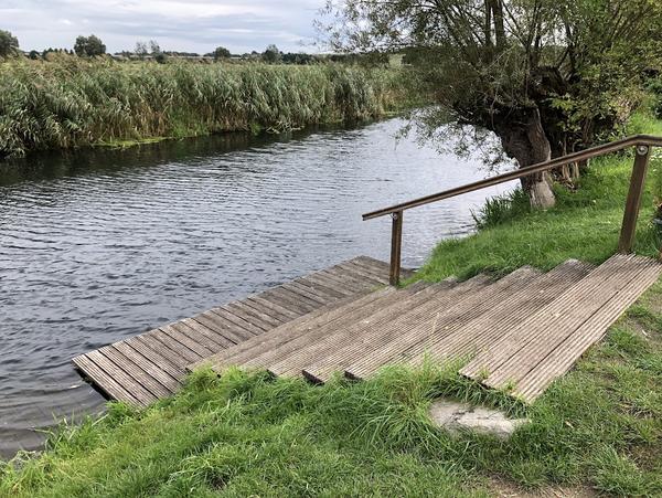 Einsetzen oberhalb des Wehrs