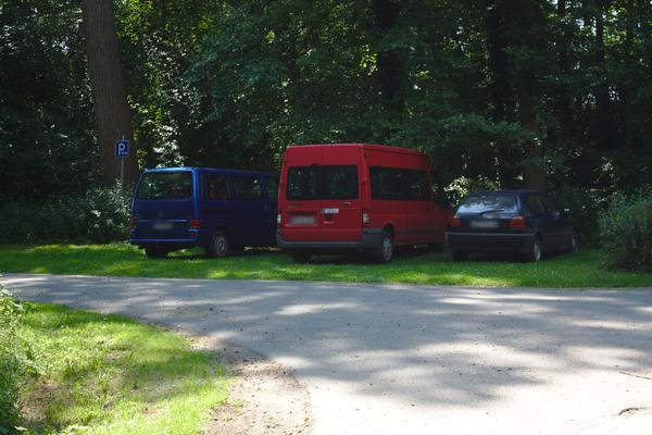 Parkmöglichkeit an de Einsetzstelle in Medingen unterhalb des Wehrs