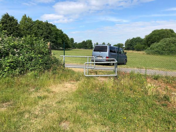 Hindernis auf dem Weg zur Badestelle