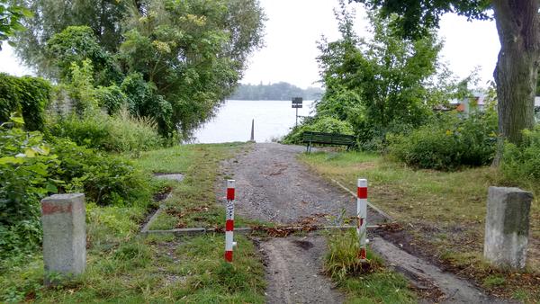 wenige Meter zum See