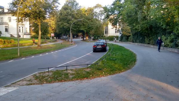 Parken im Harvestehuder Weg