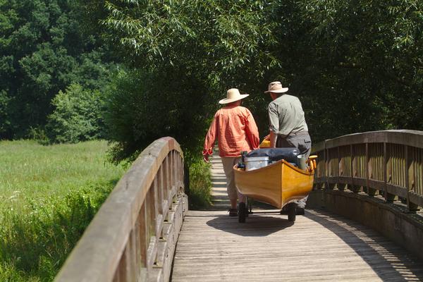 über die Wanderwegbrücke