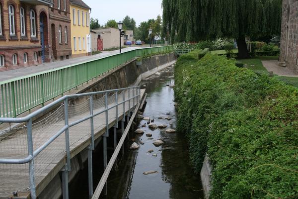 Einsetzen in Prenzlau unterhalb des Wehres