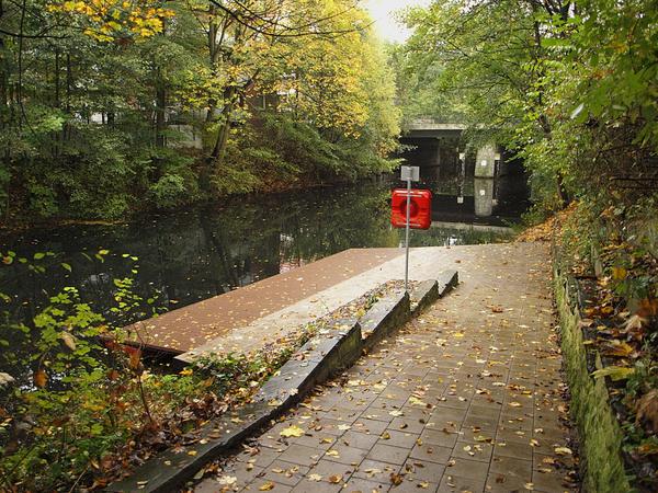 Schwimmsteg nahe Mansteinbrücke