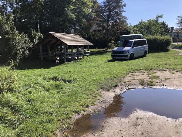 Zufahrtsmöglichkeit, kein Langzeitparken Zufahrtsmöglichkeit, kein Langzeitparken
