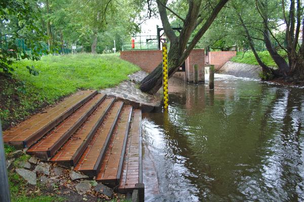 Einsetzen unterhalb der Kahnschleuse