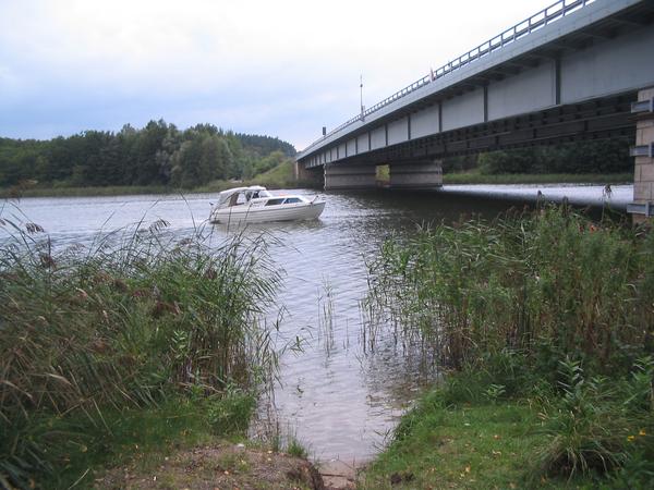 unter der Autobahnbrücke am Petersdorfer See