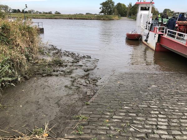 einsetzen neben der Fähre einsetzen neben der Fähre