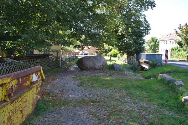 das erste Stück über die alte Straßenbrücke