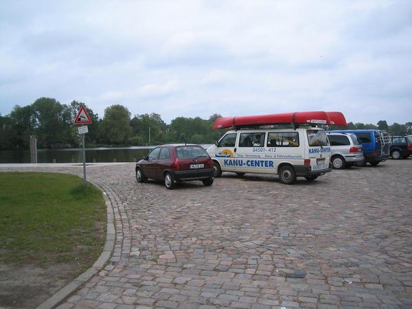 Parkplatz zu den Kanueinsetzstellen Trave und Wakenitz