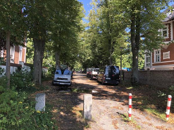 Halte- und Parkmöglichkeit Halte- und Parkmöglichkeit