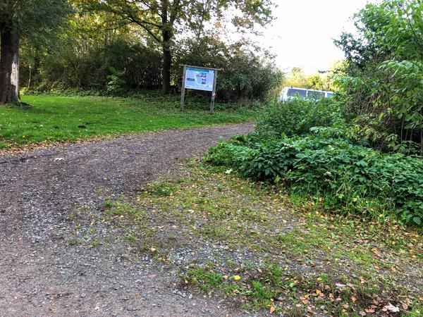 Zugang vom Parkplatz zum Einsetzsteg