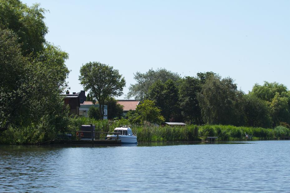 Siedlung "Kanalufer" mit Anleger für Motorboote