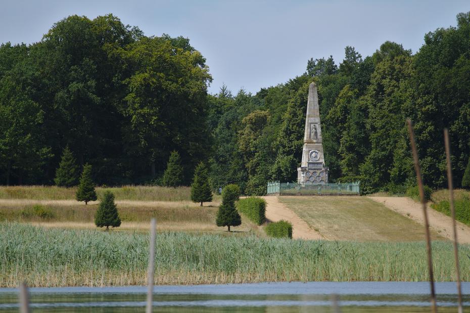 Blick auf "Obelisk Rheinsberg"