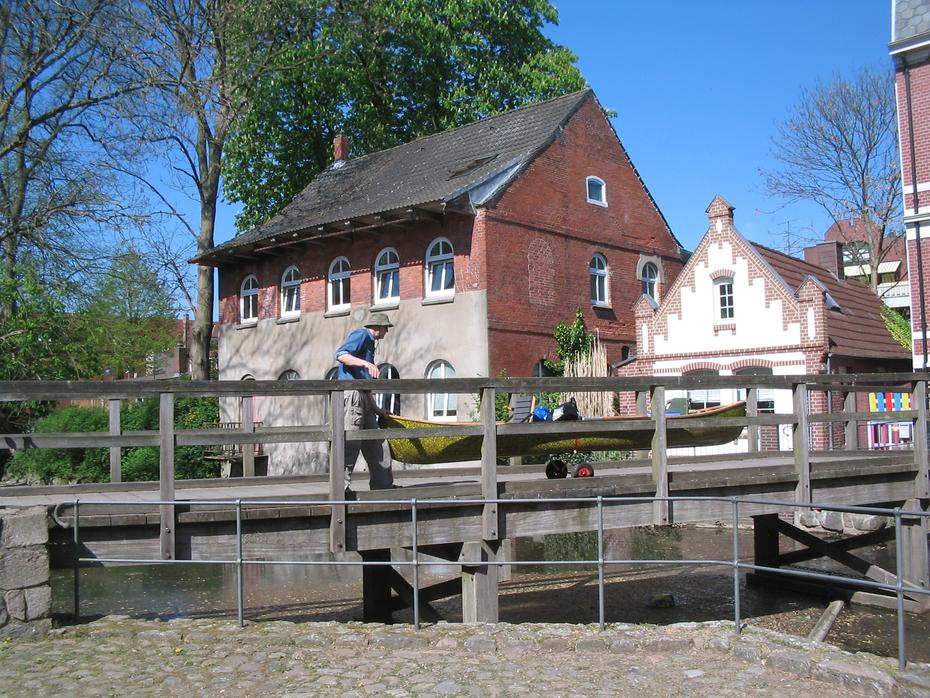 Trave in Bad Oldesloe, Brücke am Mühlenwehr