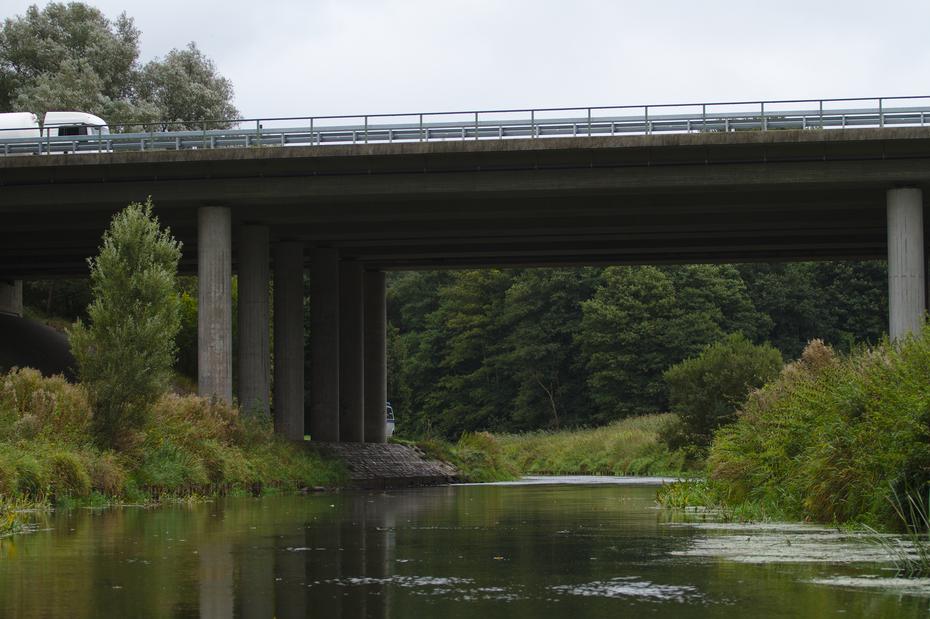 Autobahnbrücke über die Trave bei Reinfeld