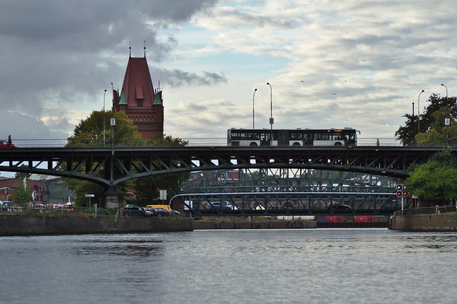im Stadthafen Lübeck, Burgtorbrücke und Hubbrücke
