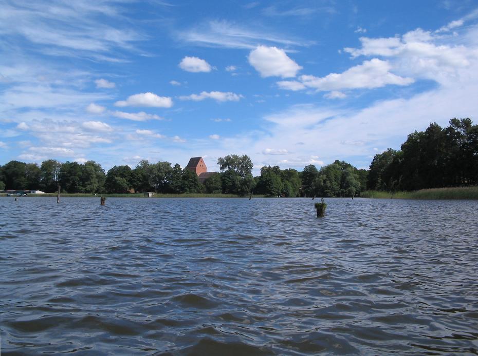 Ende Useriner See, links Mühle
