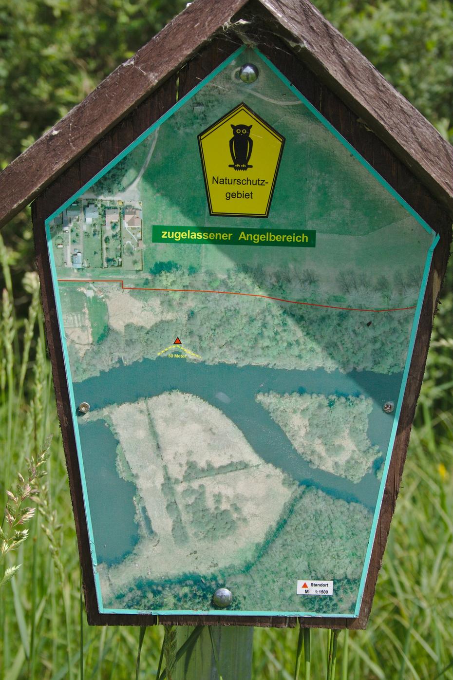 typische Hinweistafel im Naturschutzgebiet Peenetal für Angler