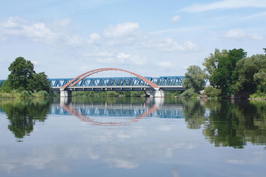 Havel: Eisenbahnbrücke Rathenow