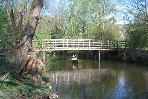 Trave, Bad Oldesloe, Fußgängerbrücke beim Altenheim